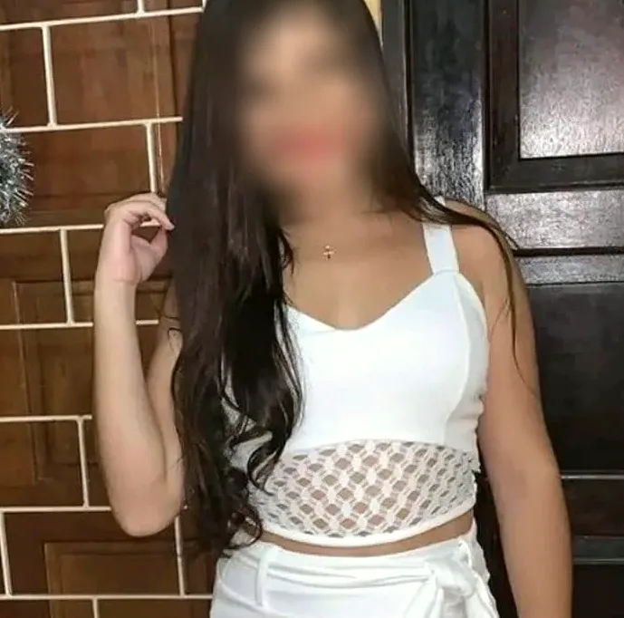 Azzurra, 27 anni